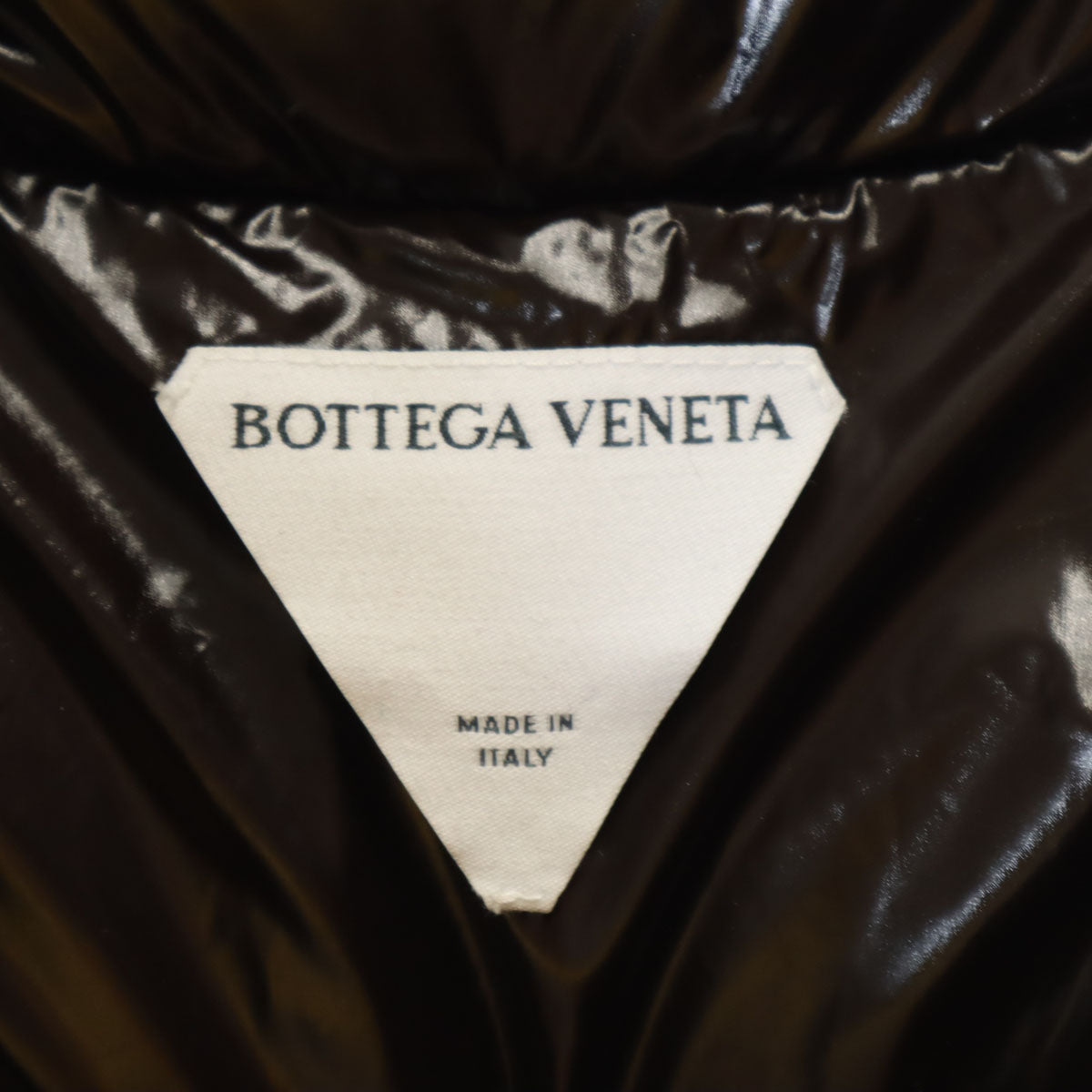 美品 BOTTEGA VENETA ボッテガ ヴェネタ 21AW イタリア製 ライトウエイト シャイニー コーティング ダウンジャケット S ダークブラウン 665999 メンズ