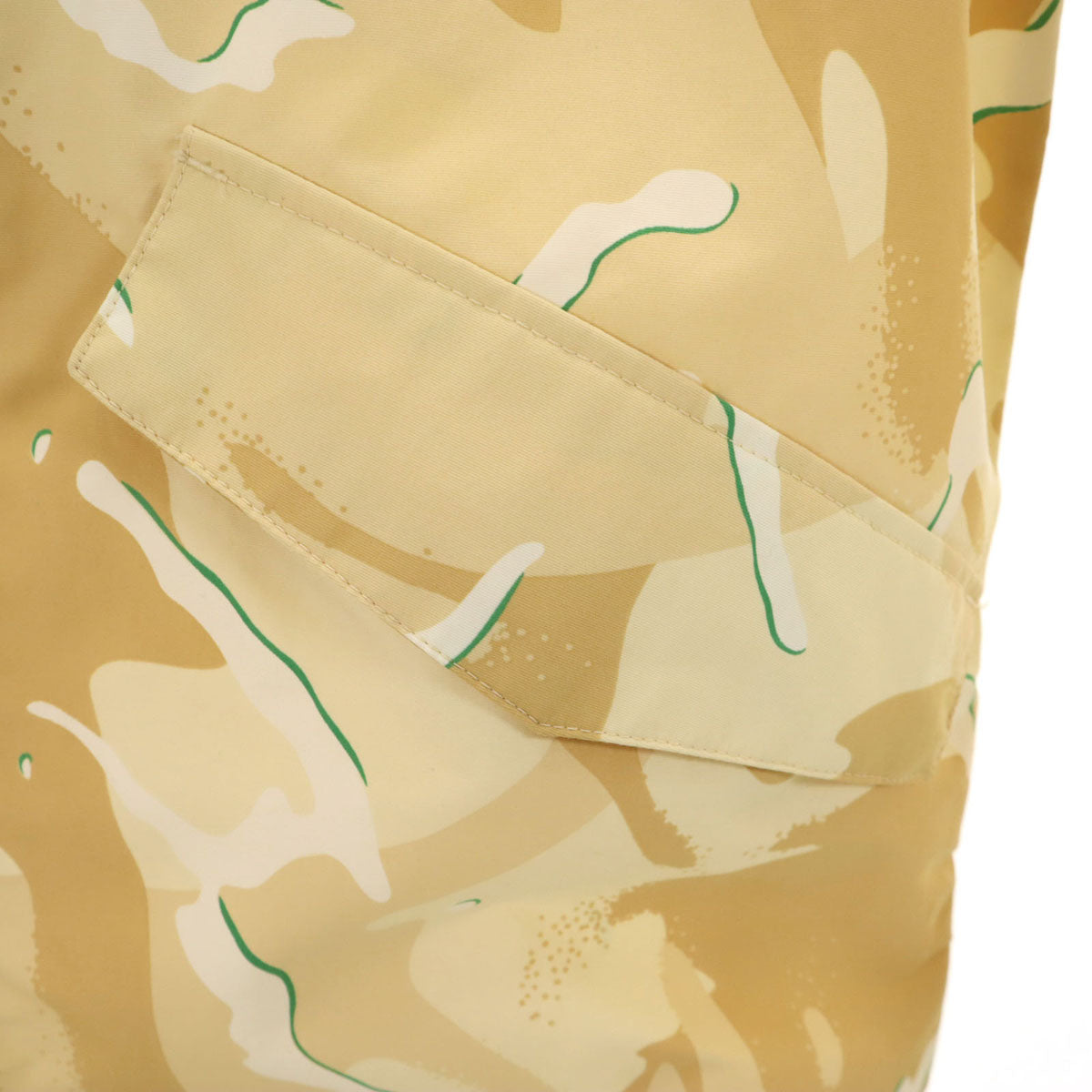 PUMA プーマ ＸLARGE コラボ カモフラ柄 マウンテンパーカー XL クリーム系 迷彩 メンズ
