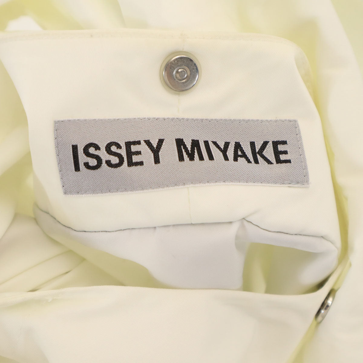 ISSEY MIYAKE イッセイミヤケ 日本製 コンパクトシリーズ コート 2 ホワイト パッカブル レディース
