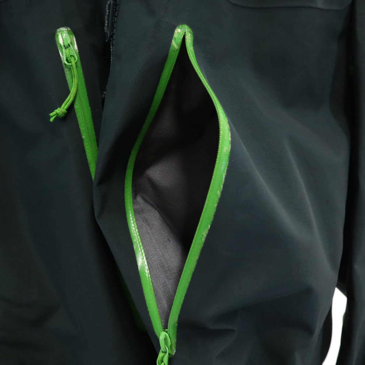 ARC'TERYX アークテリクス カナダ製 Alpha SV ジャケット L 深緑 アウトドア メンズ