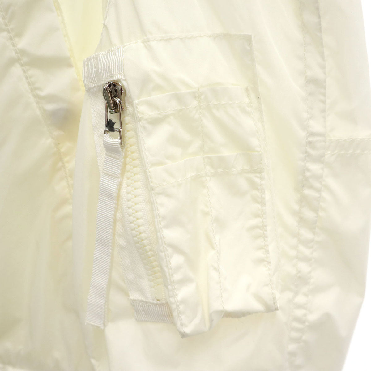 MONCLER モンクレール sacai サカイ コラボ SORA GIUBBOTTO フーデッド コート 0 アイボリー ダウン入り レディース