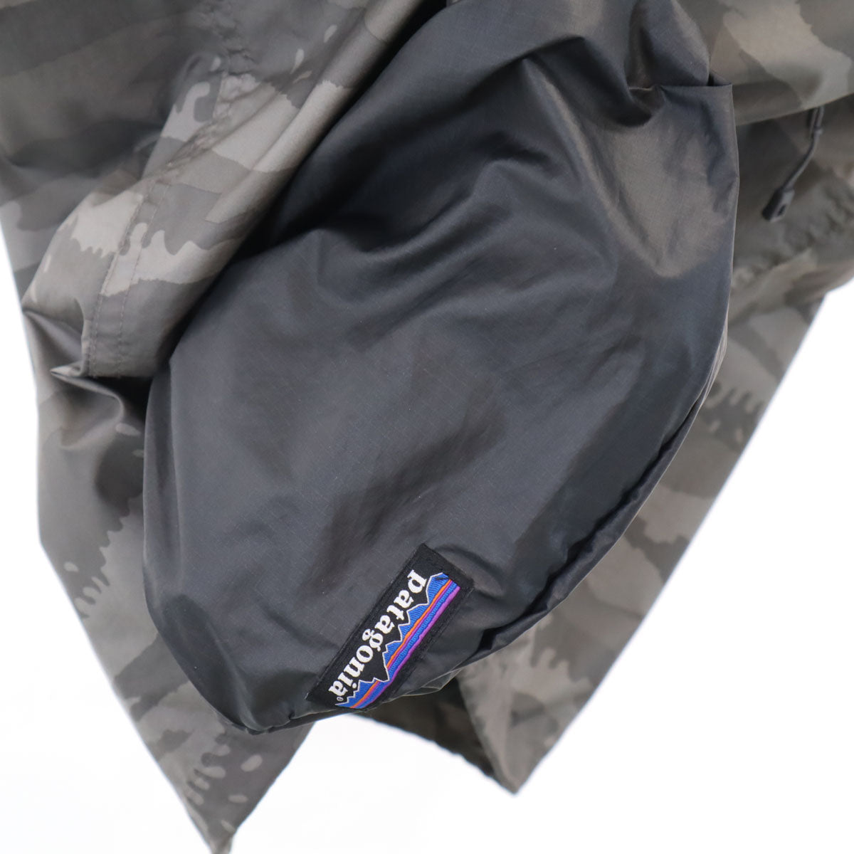 patagonia パタゴニア カモフラ柄 ウインドブレーカー M パープル 27237SP18 アウトドア 迷彩 ポケッタブル ジャケット メンズ