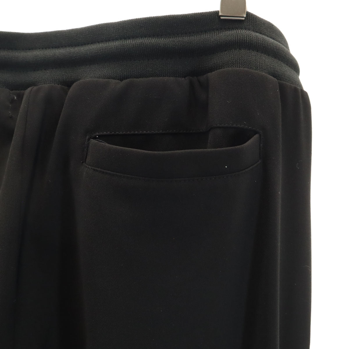 1PIU1UGUALE3 ウノピゥウノウグァーレトレ ジョガーパンツ XL 黒 メンズ