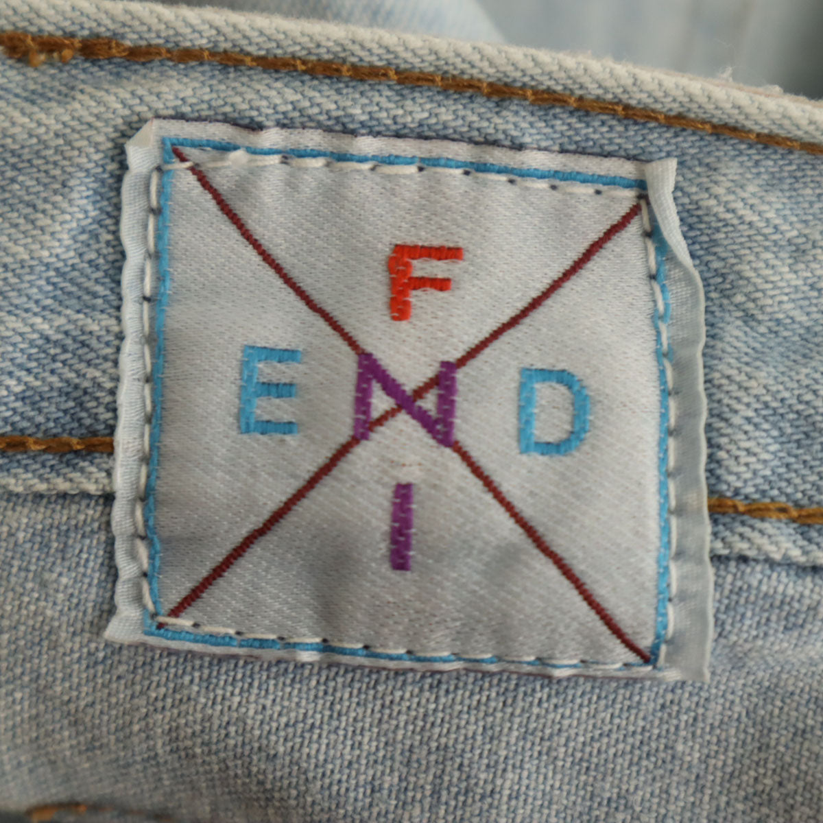 FENDI フェンディ イタリア製 テーパードデニムパンツ 42 アイスブルー ジーンズ レディース