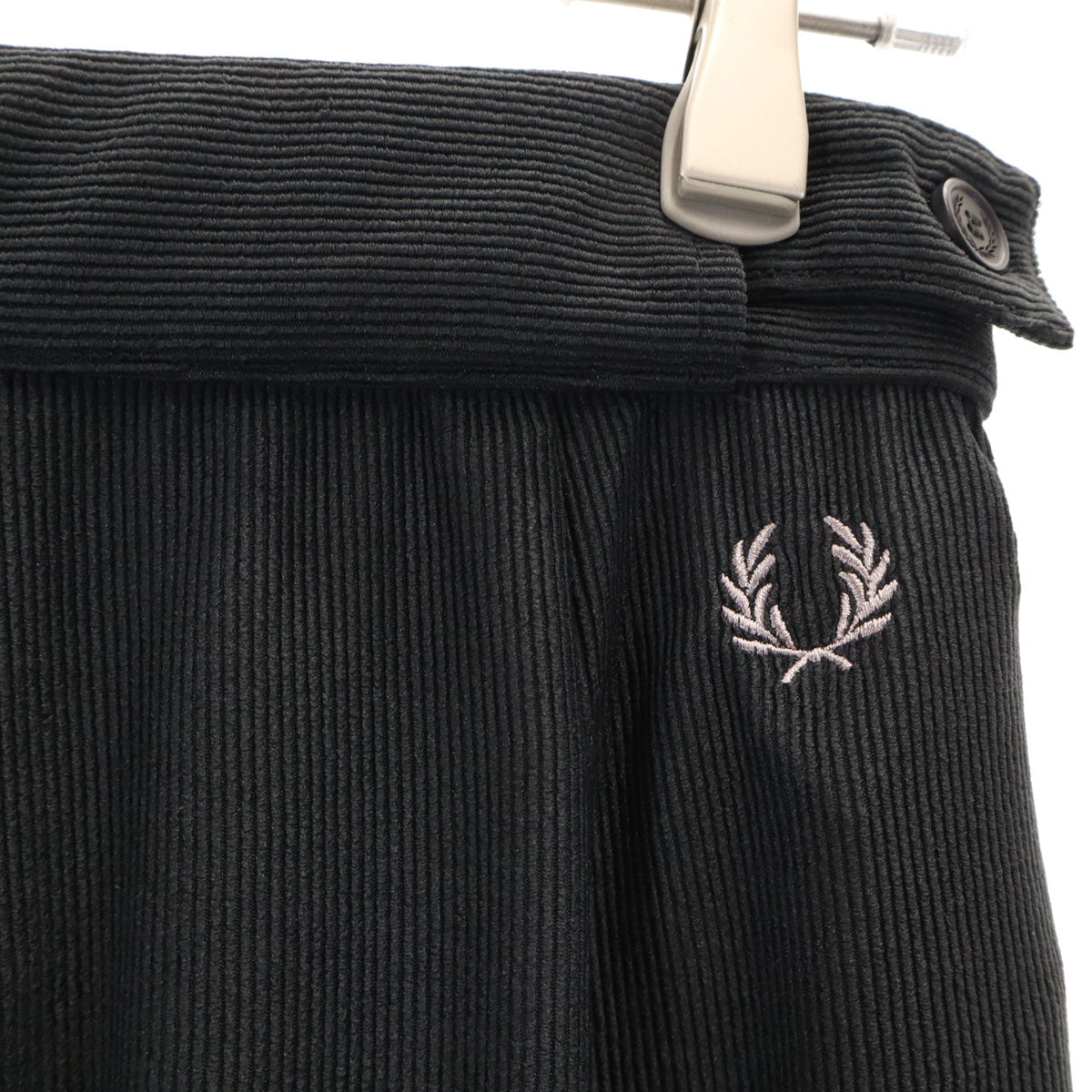 未使用 FRED PERRY フレッドペリー ポルトガル製 テーパードパンツ 8 ブラック レディース