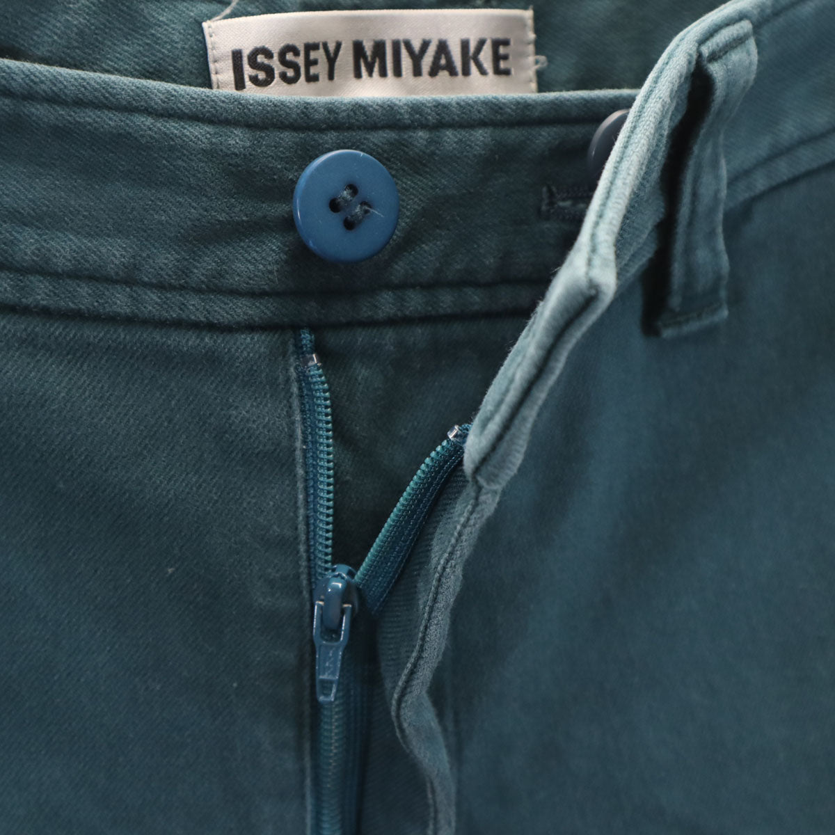 ISSEY MIYAKE イッセイミヤケ テーパードパンツ 1 深緑 レディース