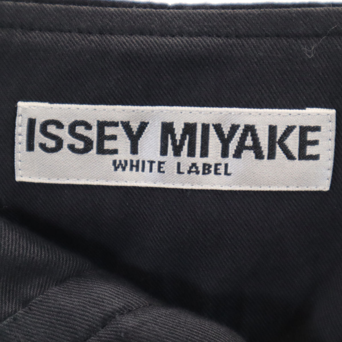 ISSEY MIYAKE WHITE LABEL イッセイミヤケホワイトレーベル バックベルト ワイドパンツ 2 ブラック レディース