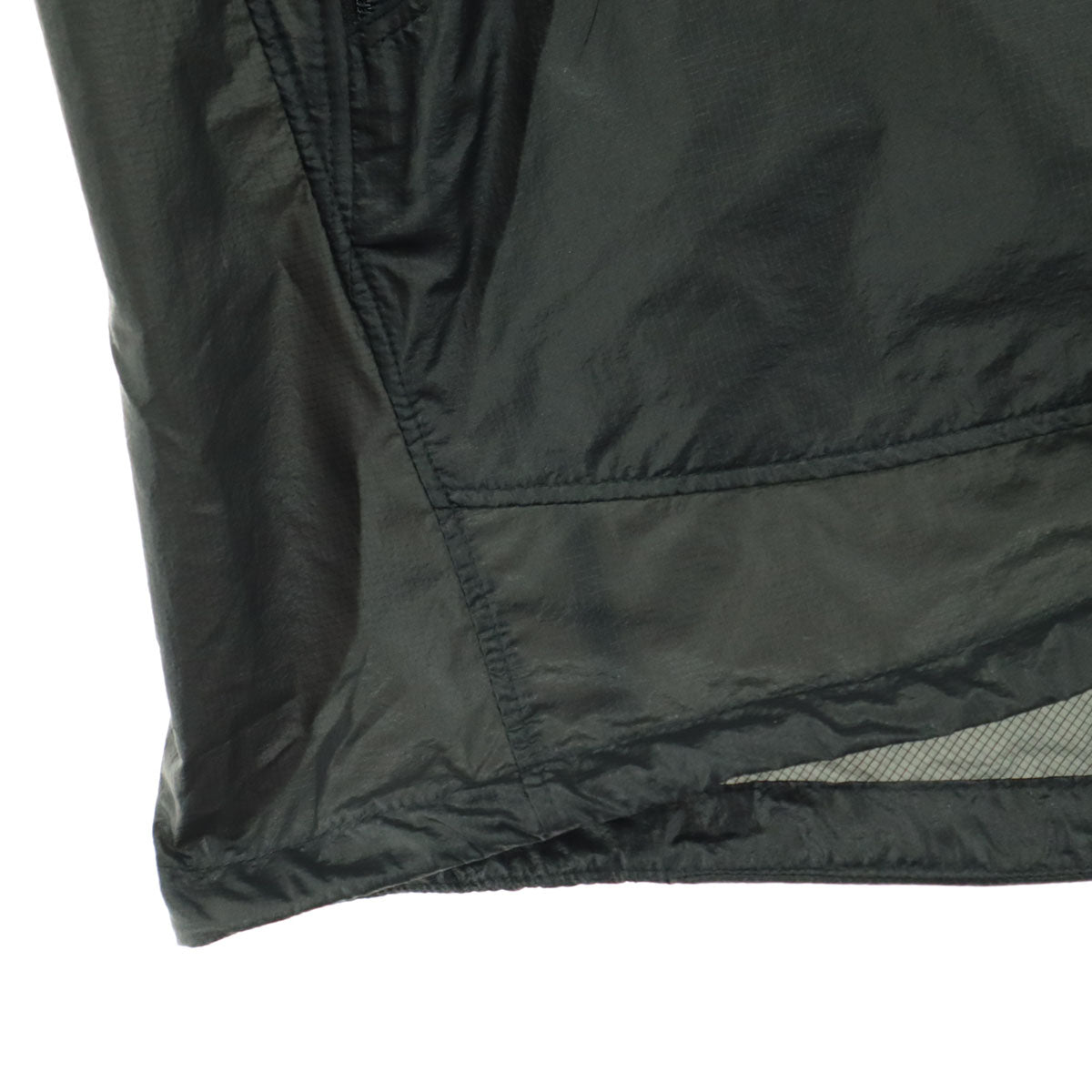 美品 mont-bell モンベル ワンポイントロゴ 長袖 ウインドブレーカー L ブラック アウトドア メンズ