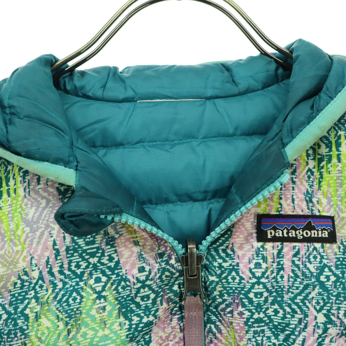 patagonia パタゴニア リバーシブル 総柄 ワンポイントロゴ 長袖 ダウンジャケット グリーン系 品番61371 キッズ