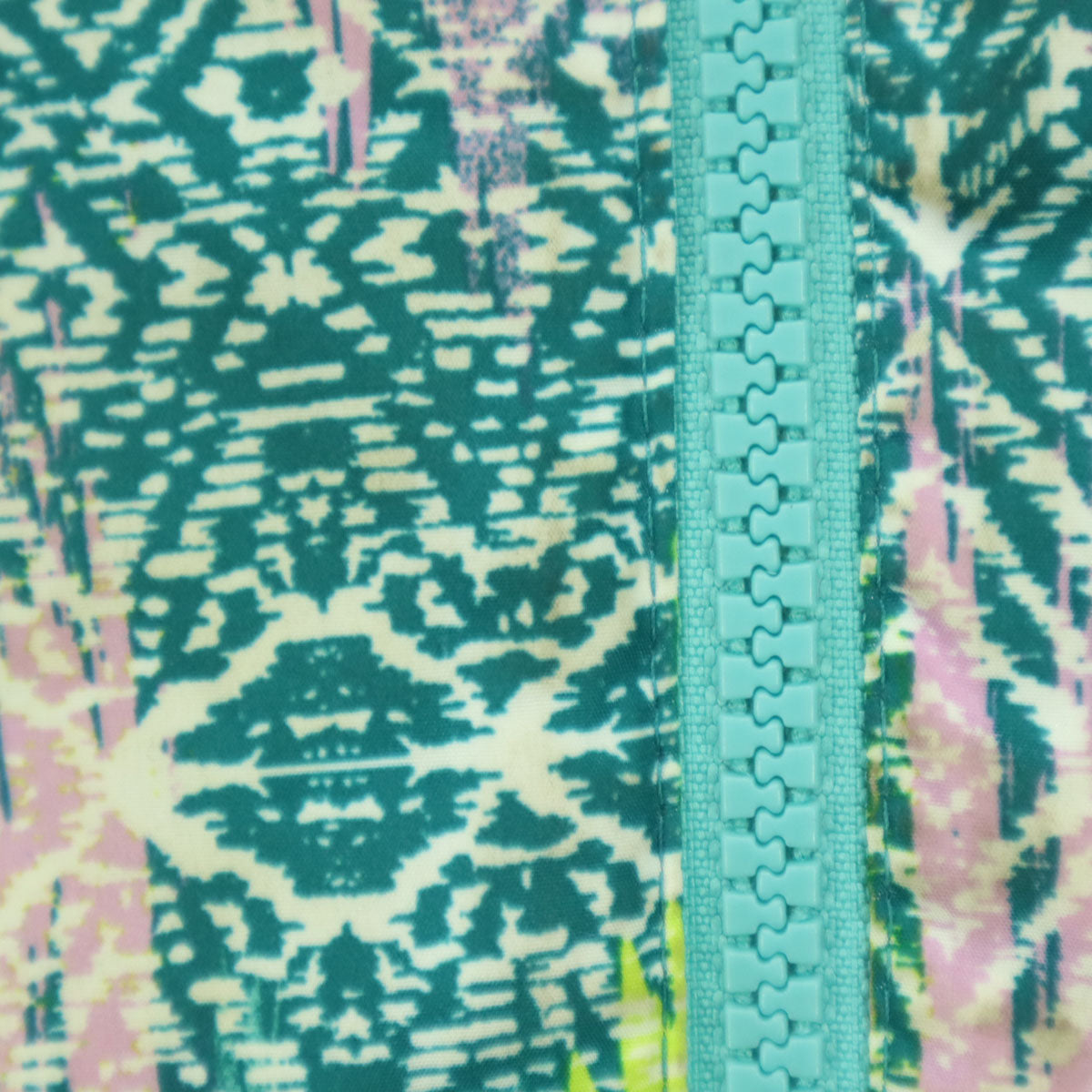 patagonia パタゴニア リバーシブル 総柄 ワンポイントロゴ 長袖 ダウンジャケット グリーン系 品番61371 キッズ