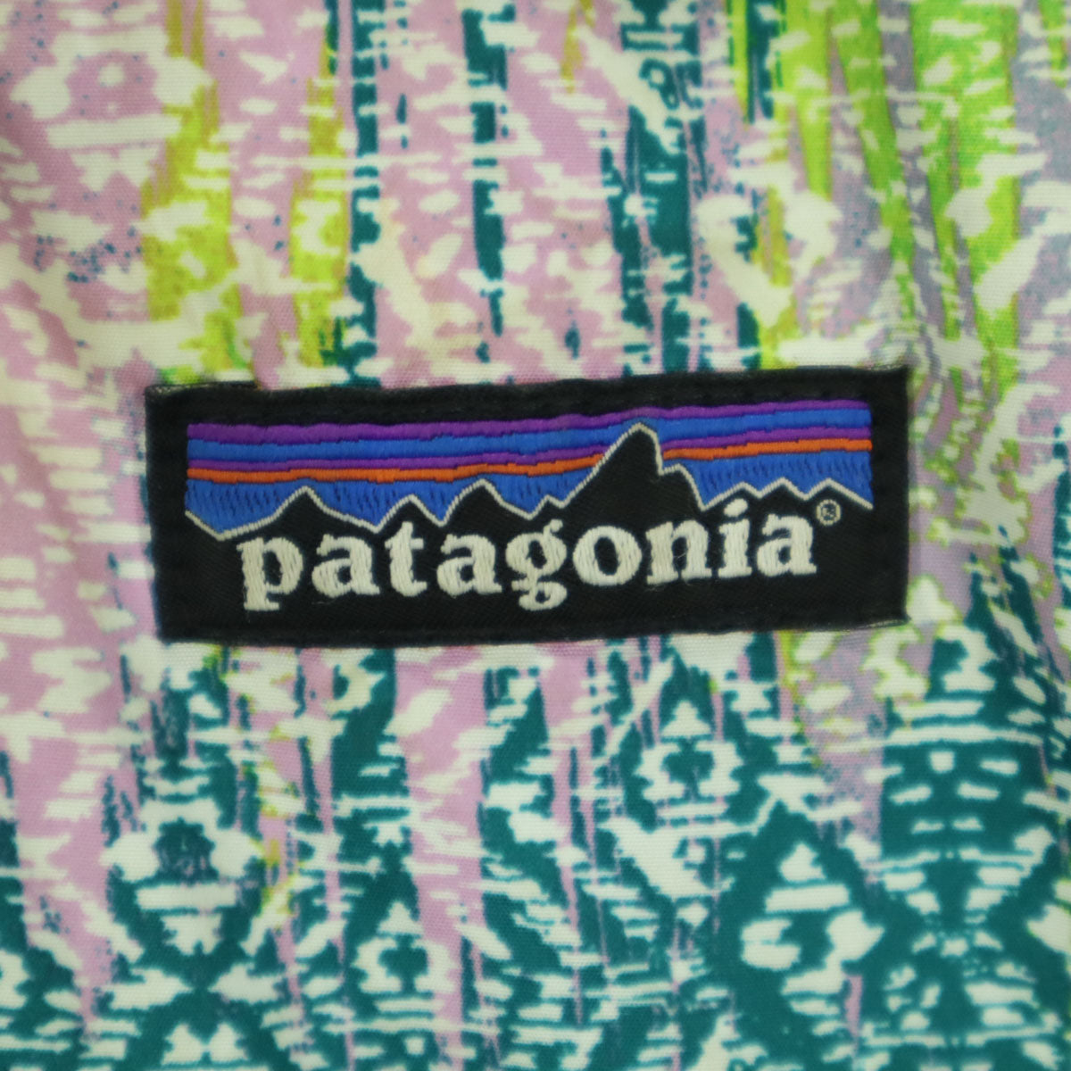 patagonia パタゴニア リバーシブル 総柄 ワンポイントロゴ 長袖 ダウンジャケット グリーン系 品番61371 キッズ