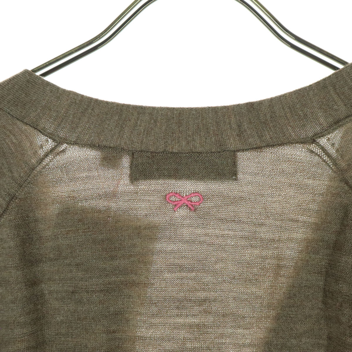 未使用 UNIQLO ユニクロ ANYA HINDMARCH アニヤハインドマーチ コラボ ワンポイントロゴ 長袖 Vネック ニットカーディガン L ブラウン系 レディース