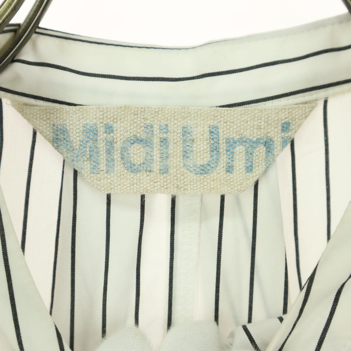 MidiUmi ミディウミ 日本製 ストライプ柄 長袖 ノーカラー ボタン 膝丈ワンピース ホワイト系 レディース