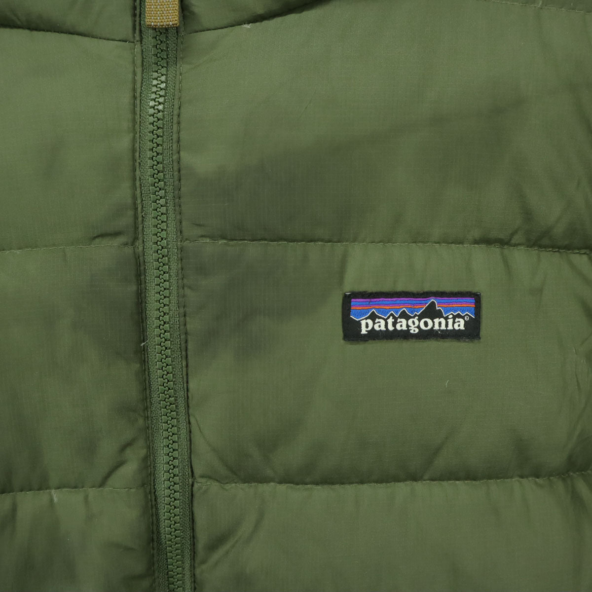 patagonia パタゴニア STY68207FA18 ワンポイントロゴ 長袖 ダウンパーカー M グリーン キッズ