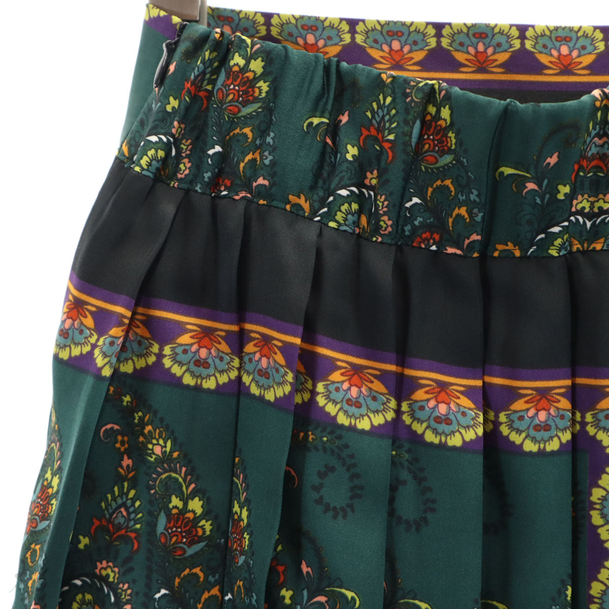 AMERI UNDRESSED アメリ スカーフモチーフプリント ロング丈 プリーツスカート グリーン レディース