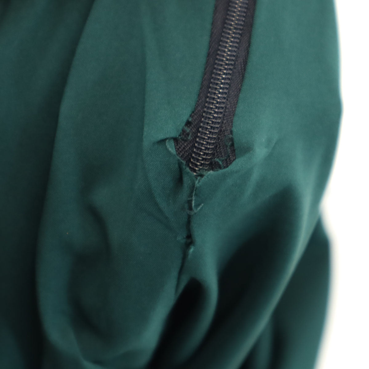 AMERI UNDRESSED アメリ スカーフモチーフプリント ロング丈 プリーツスカート グリーン レディース