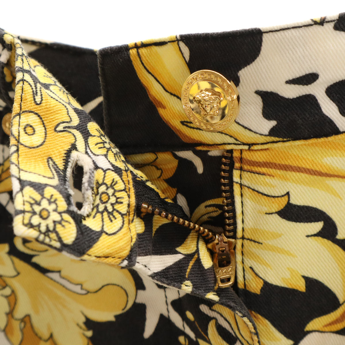 VERSACE ヴェルサーチ イタリア製 総柄 ショートパンツ W28 ブラック レディース