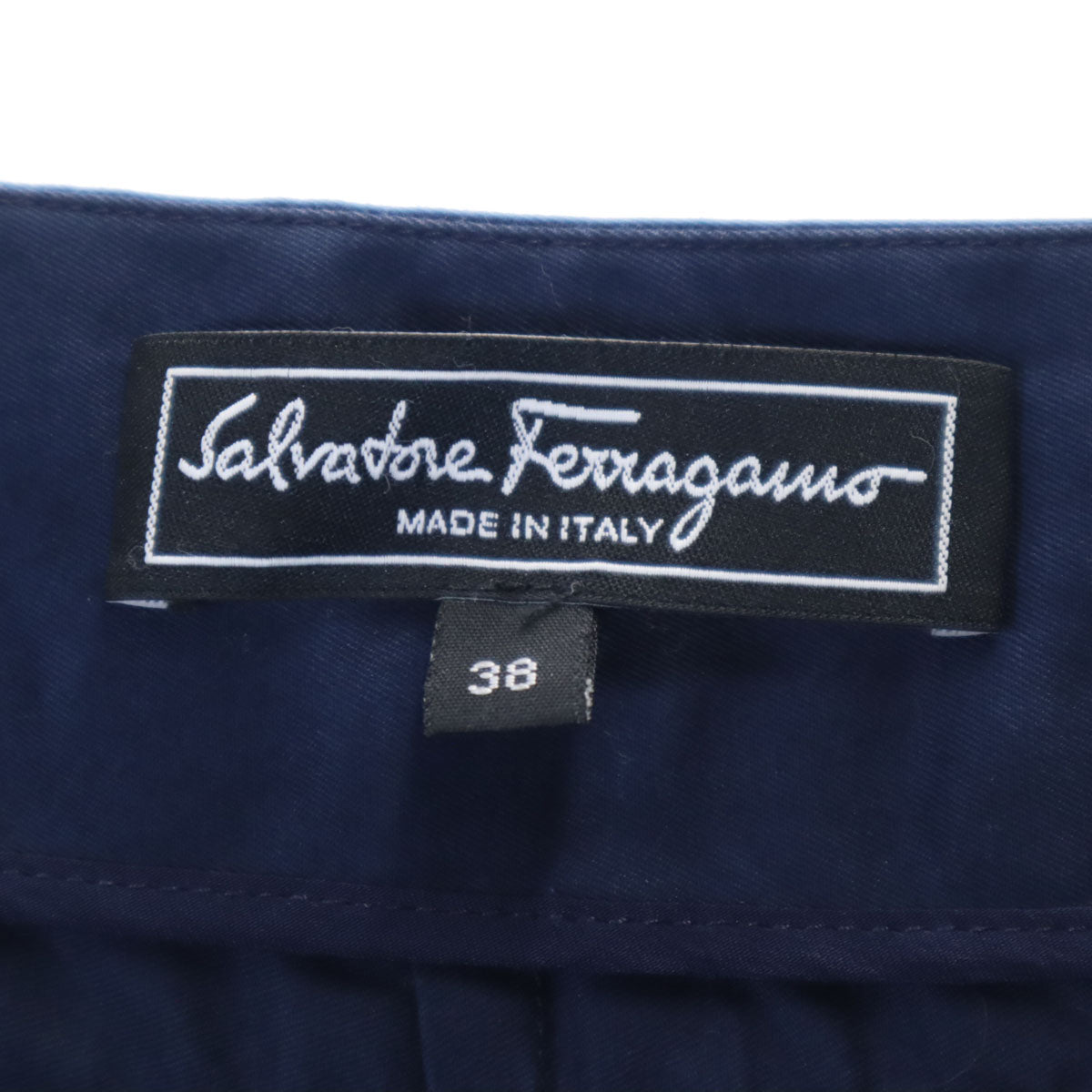Salvatore Ferragamo サルヴァトーレフェラガモ イタリア製 ミディ丈 プリーツスカート 38 ネイビー ラップ レディース