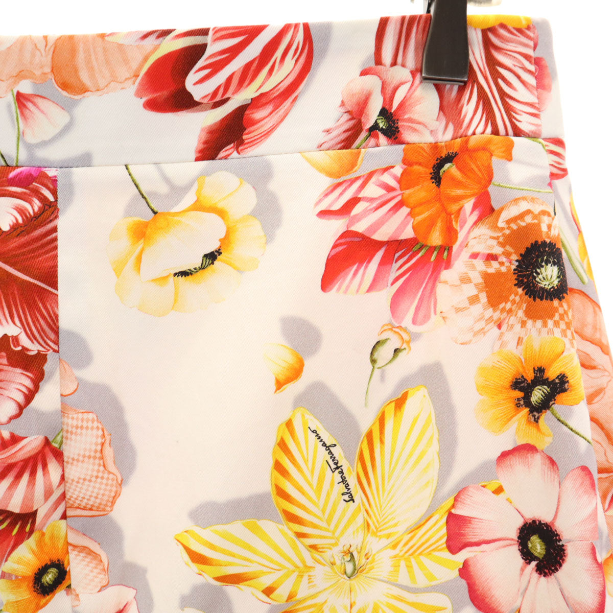 Salvatore Ferragamo サルヴァトーレフェラガモ イタリア製 花柄 ミニ丈 タイトスカート 40 ホワイト レディース