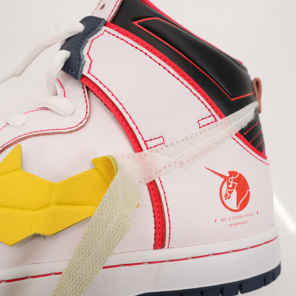 美品 NIKE SB ナイキエスビー 機動戦士ガンダムUC コラボ ダンク ハイ スニーカー 29.5 ホワイト DH7717-100 箱付き メンズ