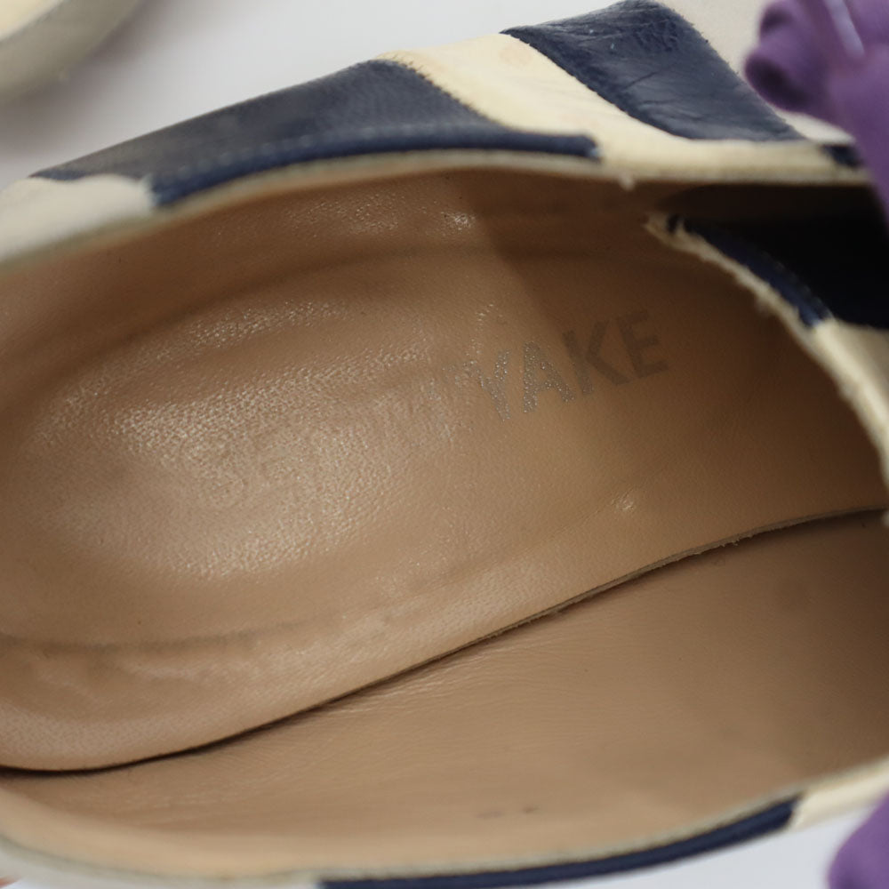 イッセイミヤケ 日本製 ボーダー シューズ 25 アイボリー系 ISSEY MIYAKE 箱付き レディース